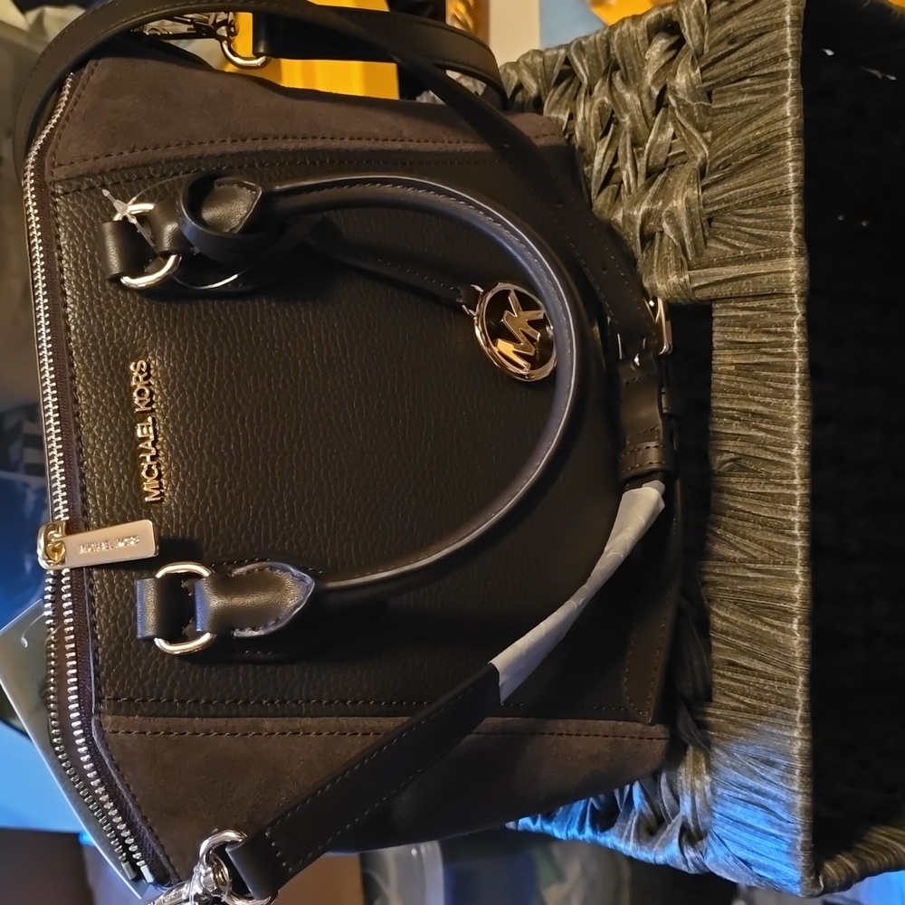 MICHAEL Michael Kors

Sienna Medium Pebbled Leather & Suede Satchel Chocolate